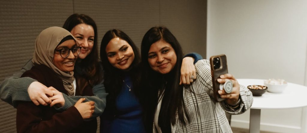 web_alumni_referral alumni group photo